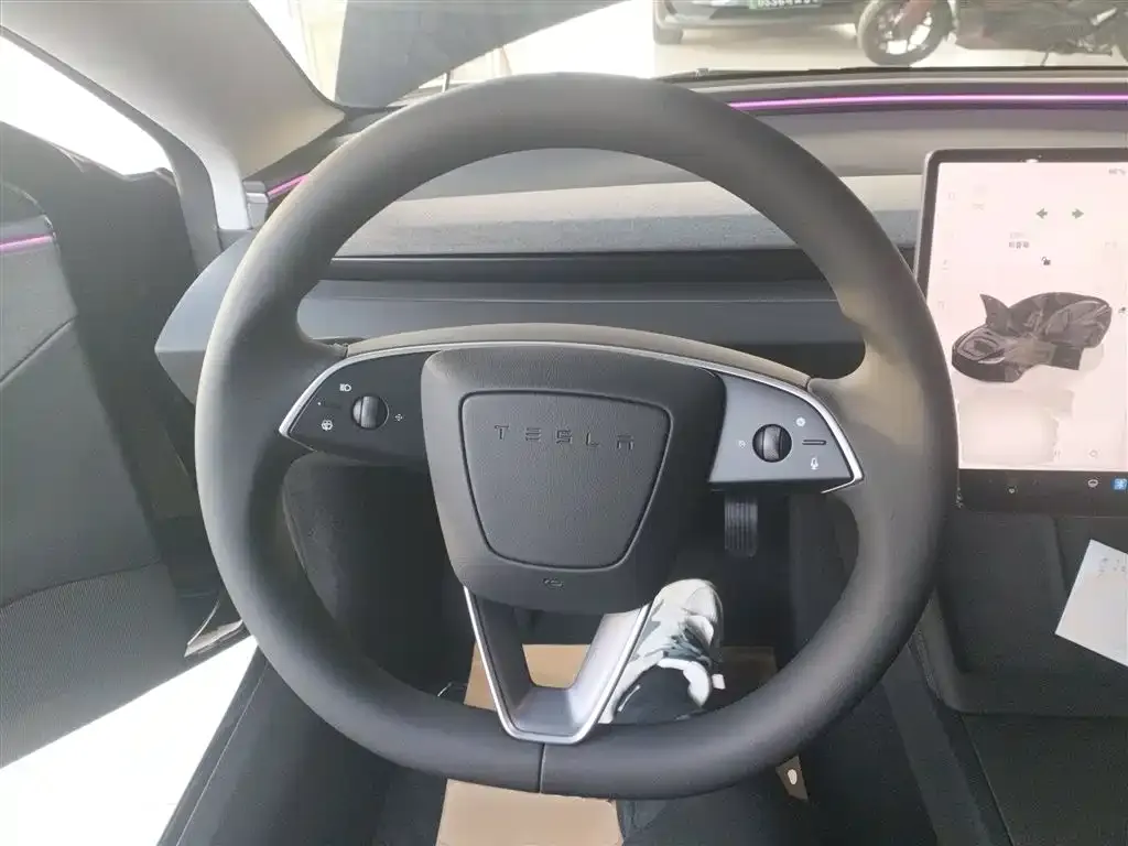 Tesla Model 3 — фото 6