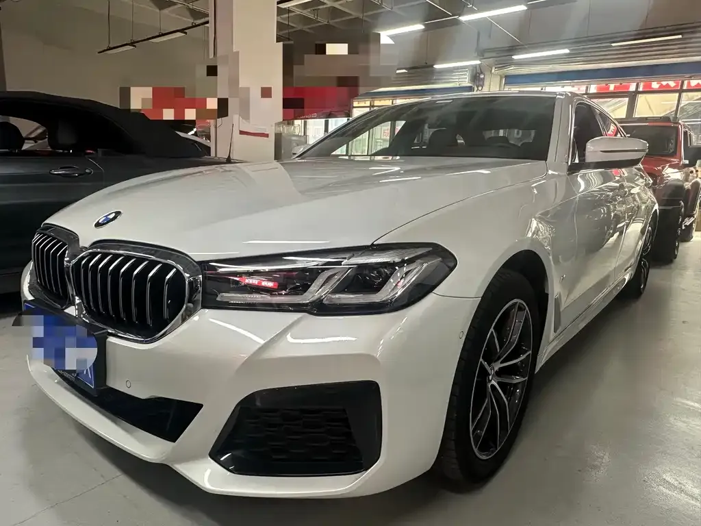 BMW 5 Series — фото 1
