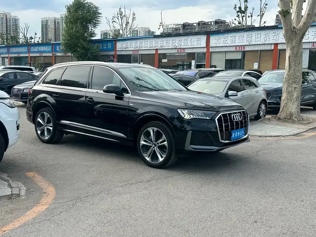 Audi Q7 2021 из CN, фото 10