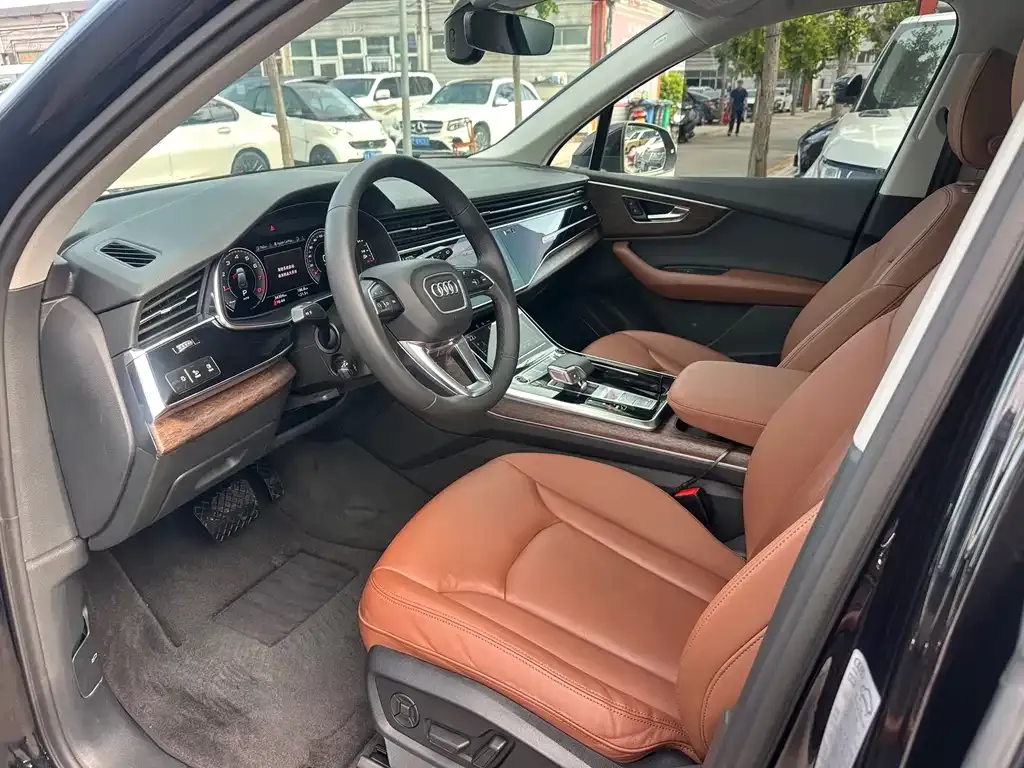 Audi Q7 2021 из CN, фото 8