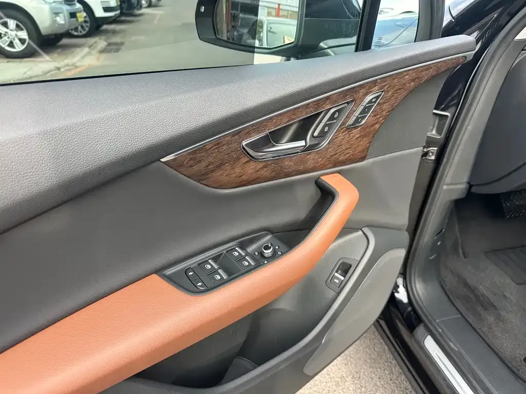 Audi Q7 2021 из CN, фото 4