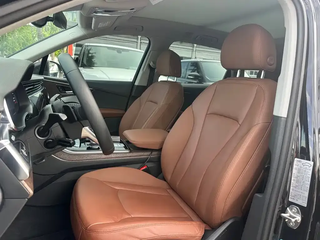 Audi Q7 2021 из CN, фото 5