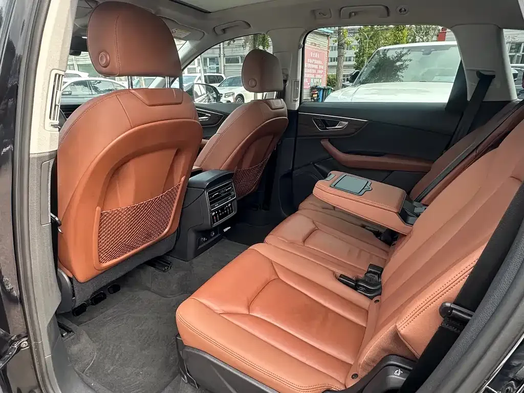 Audi Q7 2021 из CN, фото 9
