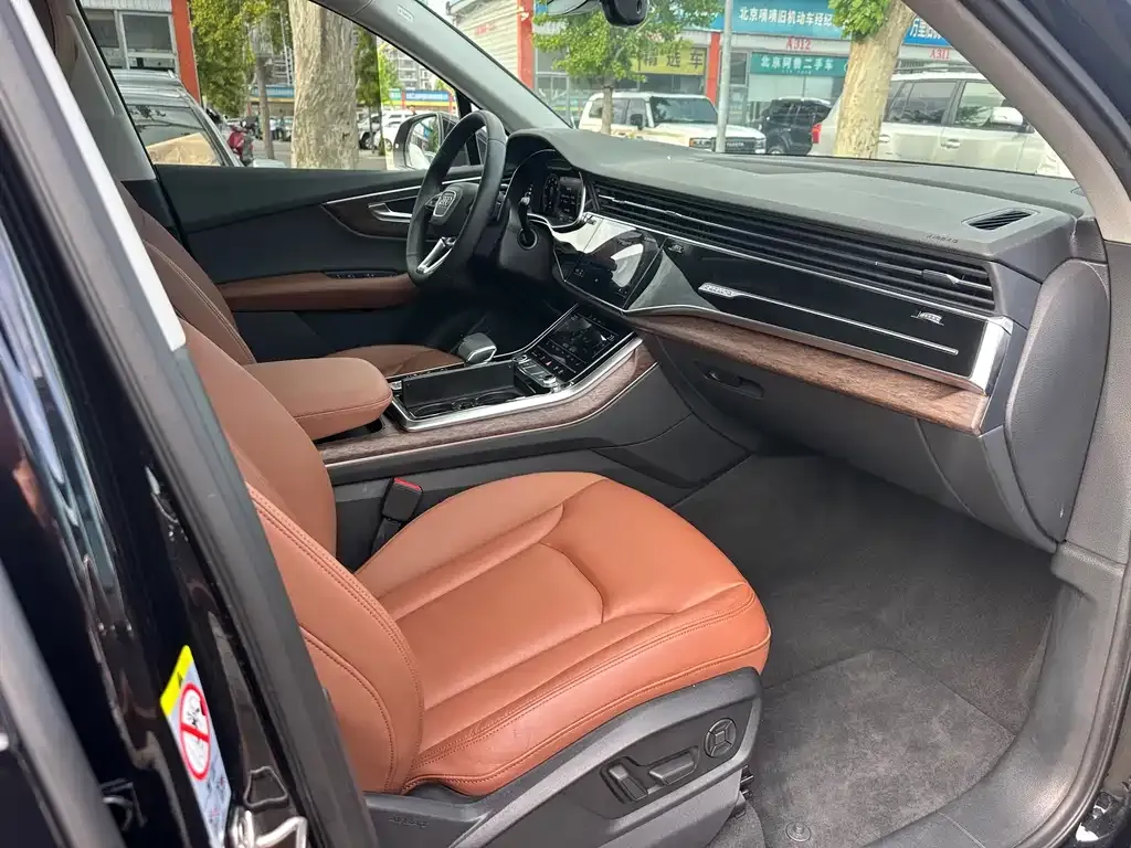 Audi Q7 2021 из CN, фото 6