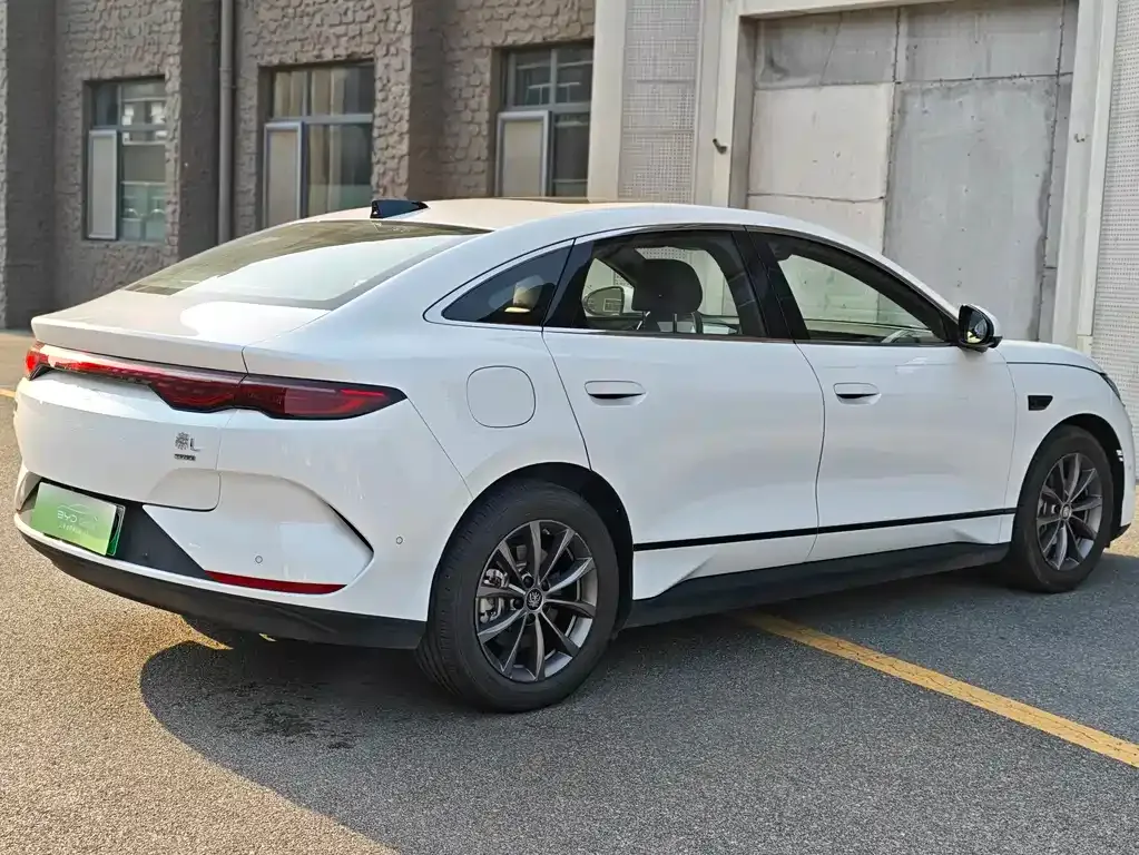 BYD Qin L — фото 10