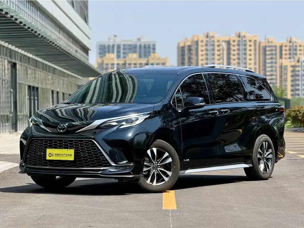 Toyota Granvia — фото 1