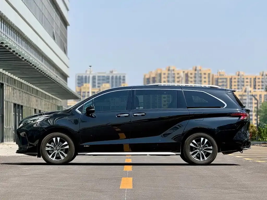 Toyota Granvia — фото 2