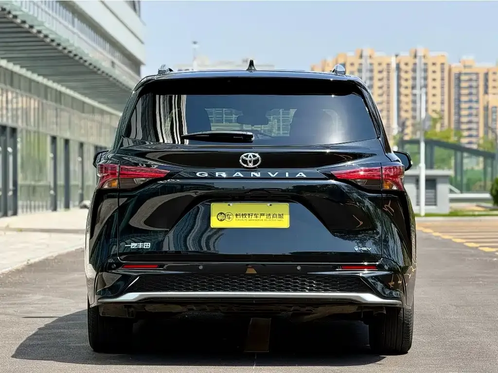 Toyota Granvia — фото 7