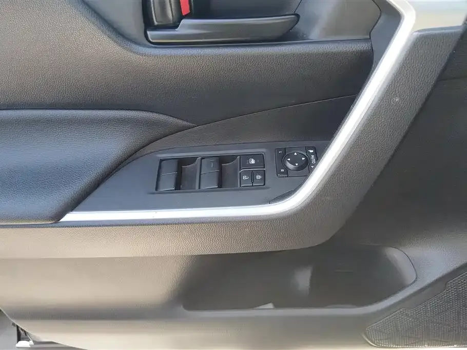 Toyota Wildlander 2023 из CN, фото 2
