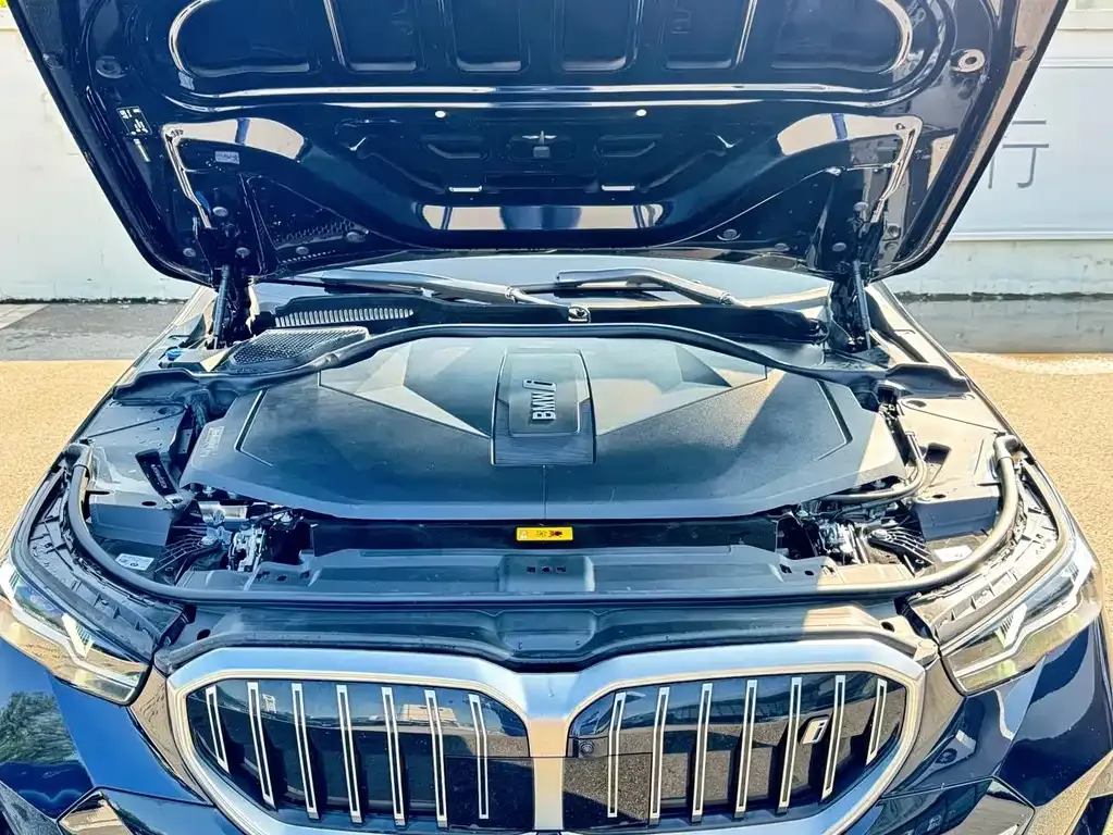 BMW i5 — фото 8