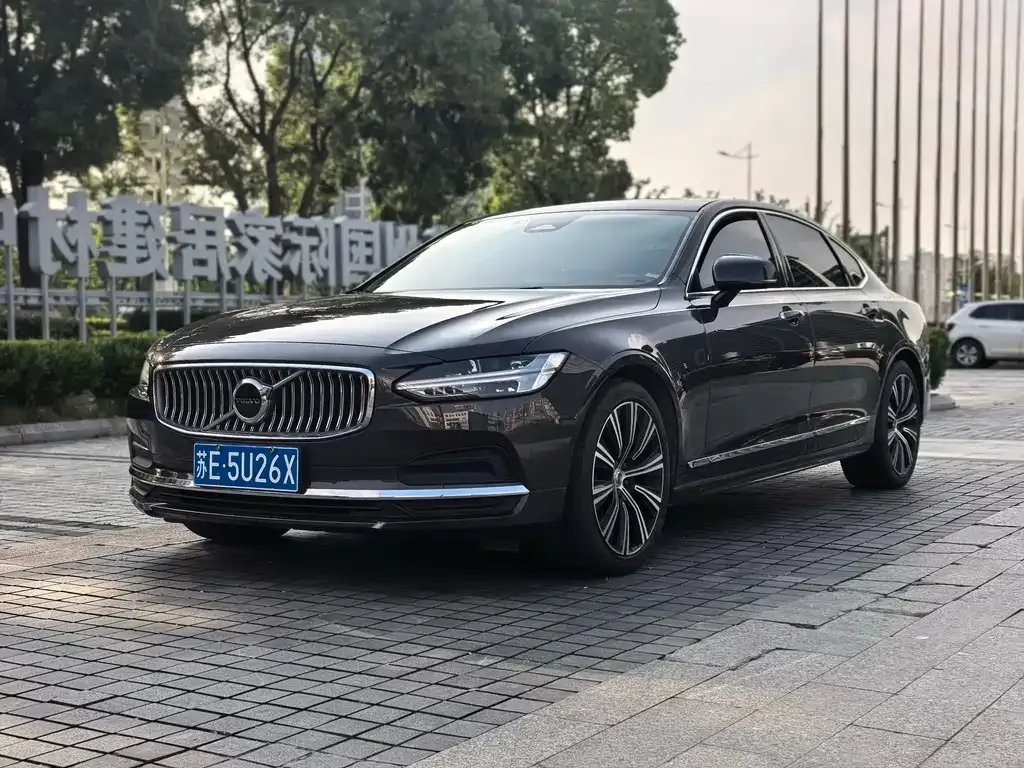 Volvo S90 — фото 1