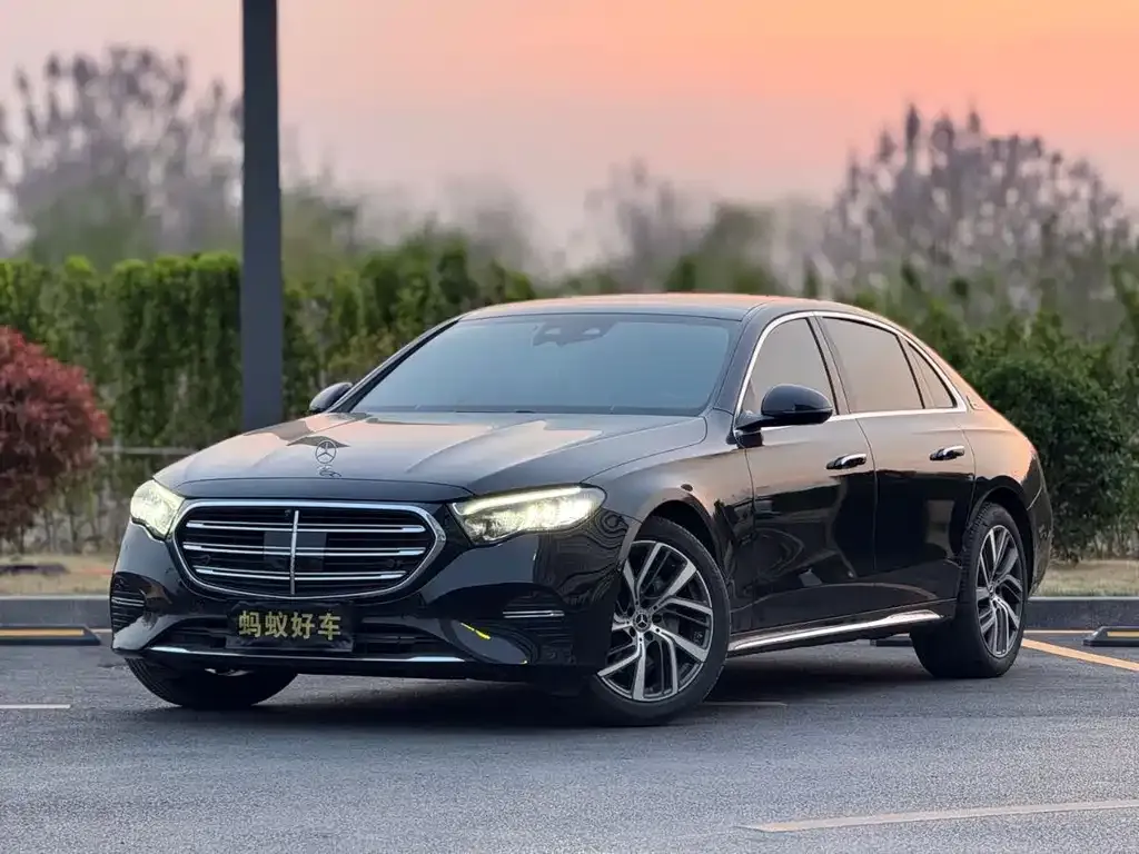 Mercedes-Benz E-Class — фото 1