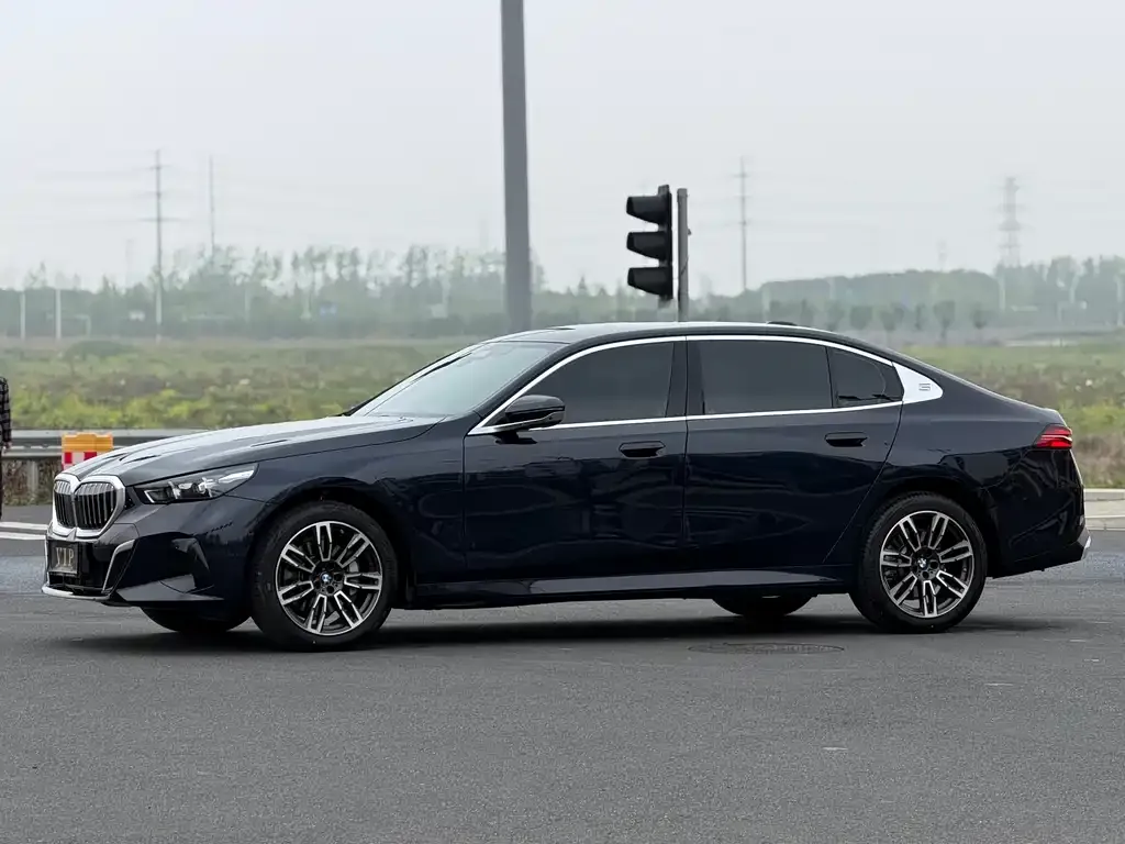BMW 5 Series — фото 5