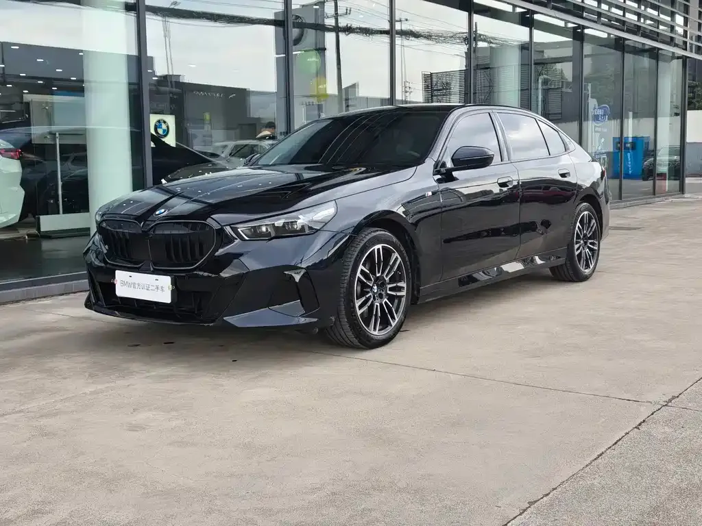 BMW 5 Series 2025 из CN, фото 1