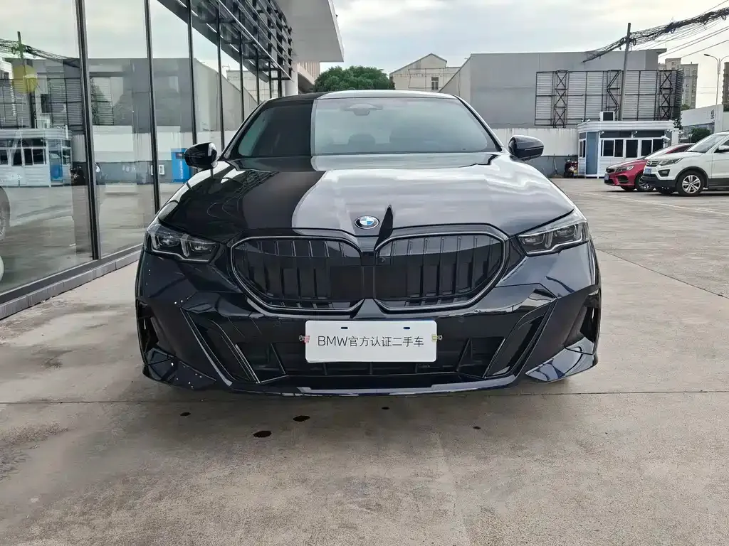 BMW 5 Series 2025 из CN, фото 6