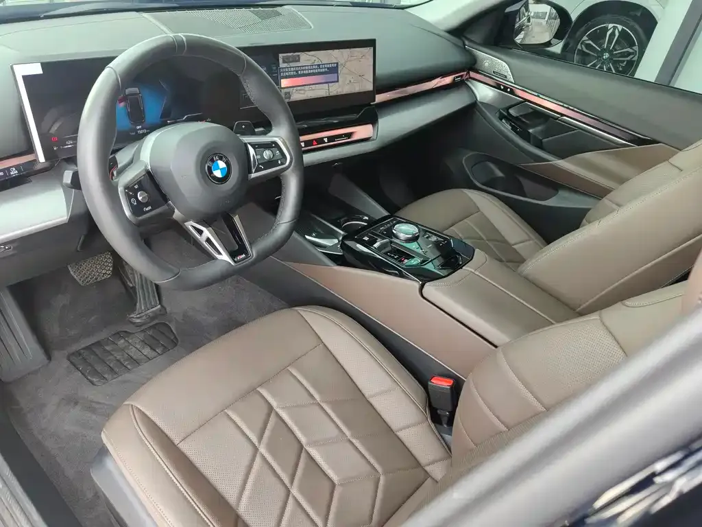 BMW 5 Series 2025 из CN, фото 3