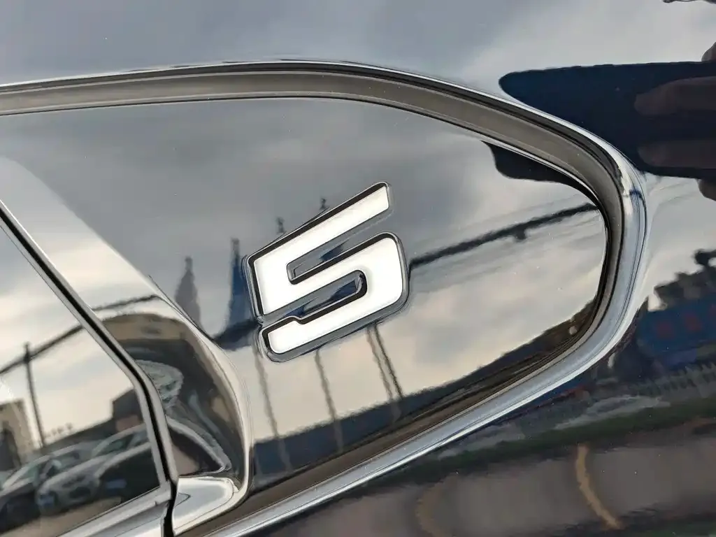 BMW 5 Series 2025 из CN, фото 7