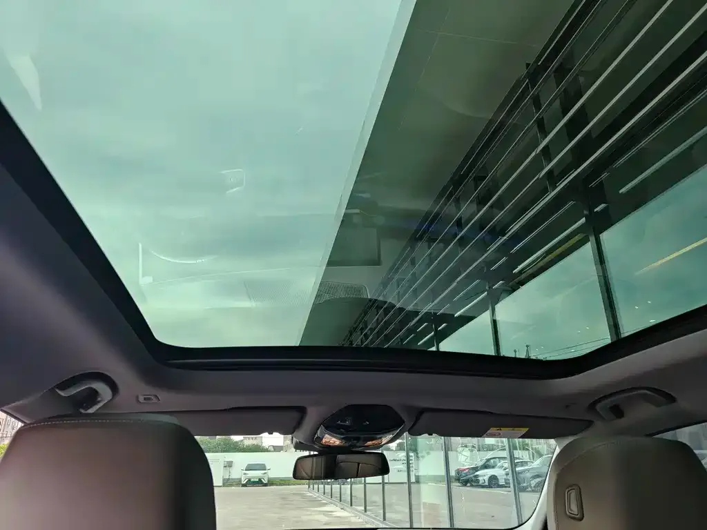 BMW 5 Series 2025 из CN, фото 8