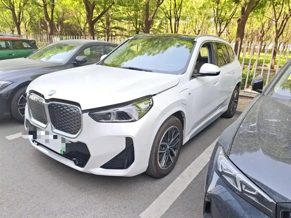 BMW iX1