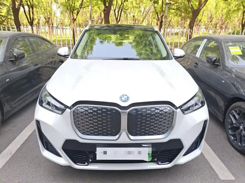 BMW iX1 2025 из CN, фото 3