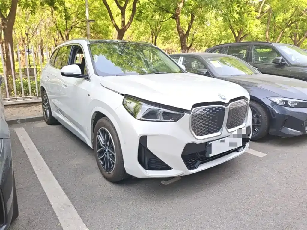 BMW iX1 2025 из CN, фото 8