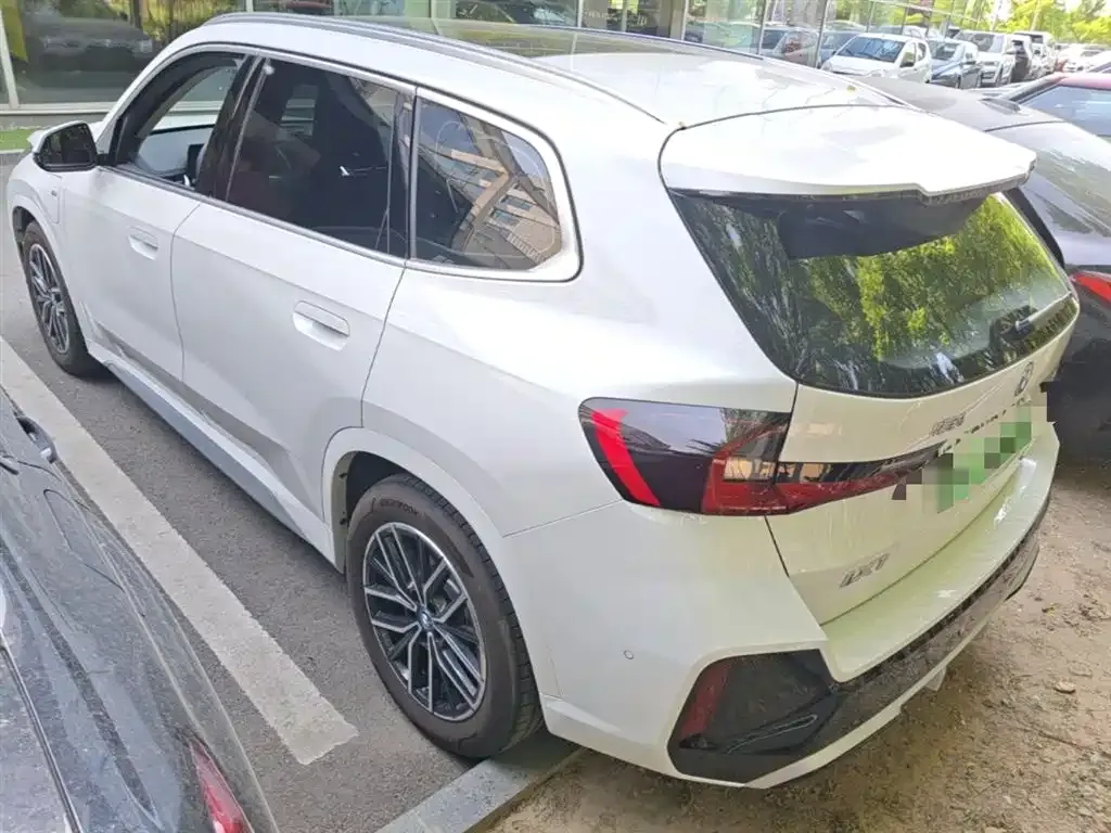 BMW iX1 2025 из CN, фото 9