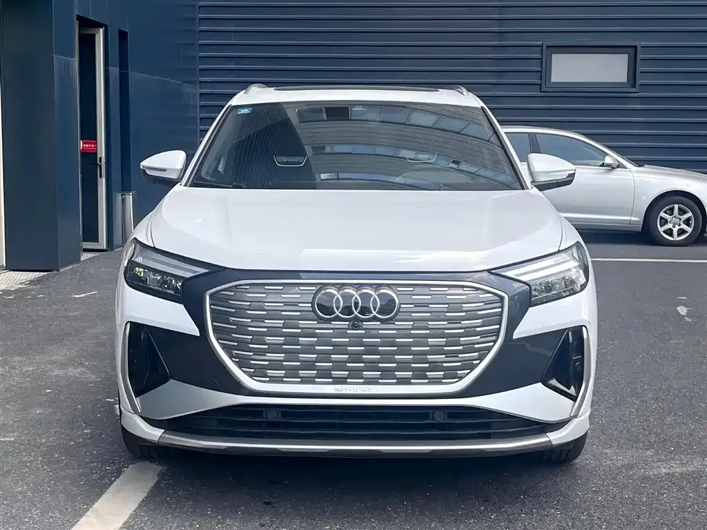 Audi Q4 e-tron — фото 9