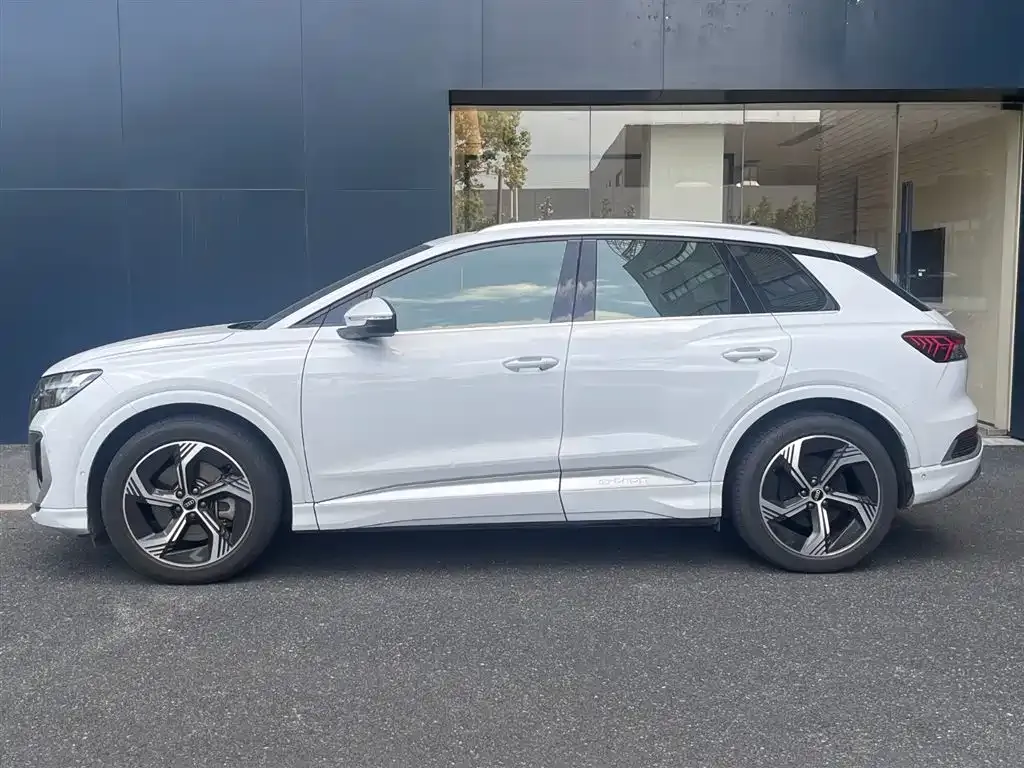 Audi Q4 e-tron — фото 8