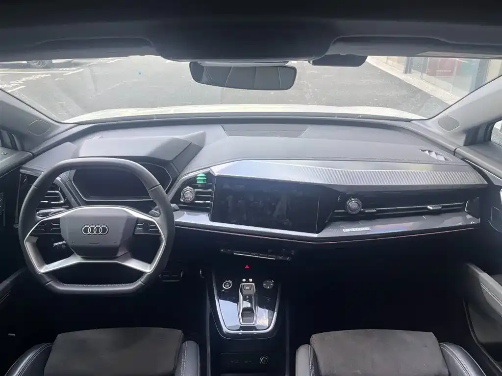 Audi Q4 e-tron — фото 2