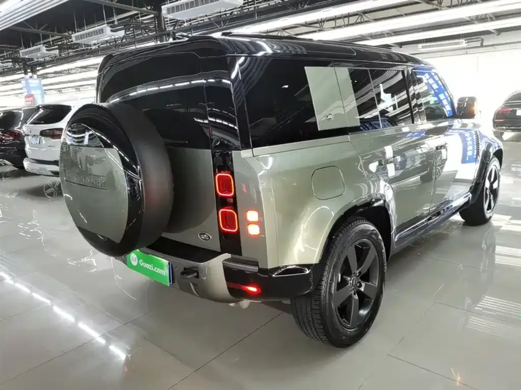 Land Rover Defender — фото 10