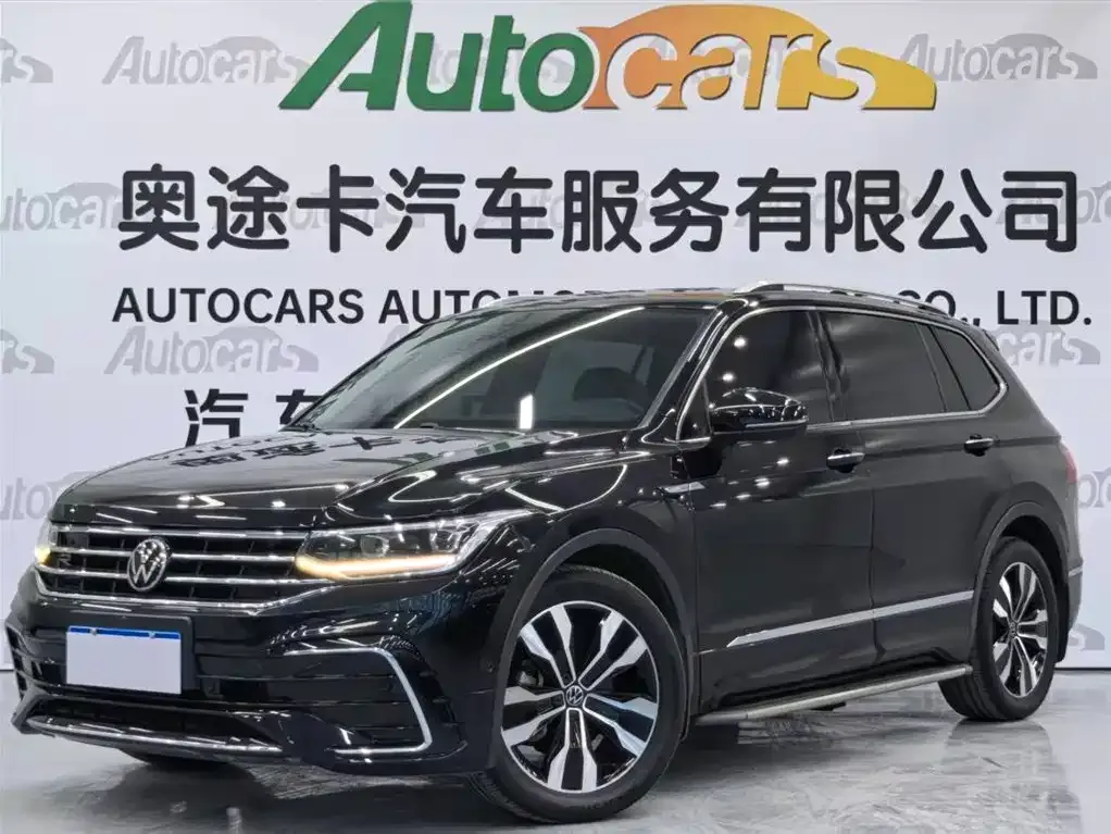 Volkswagen Tiguan L — фото 1