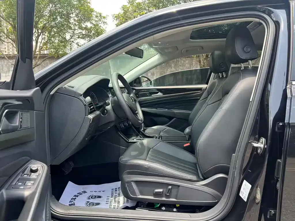 Volkswagen Passat 2021 из CN, фото 2