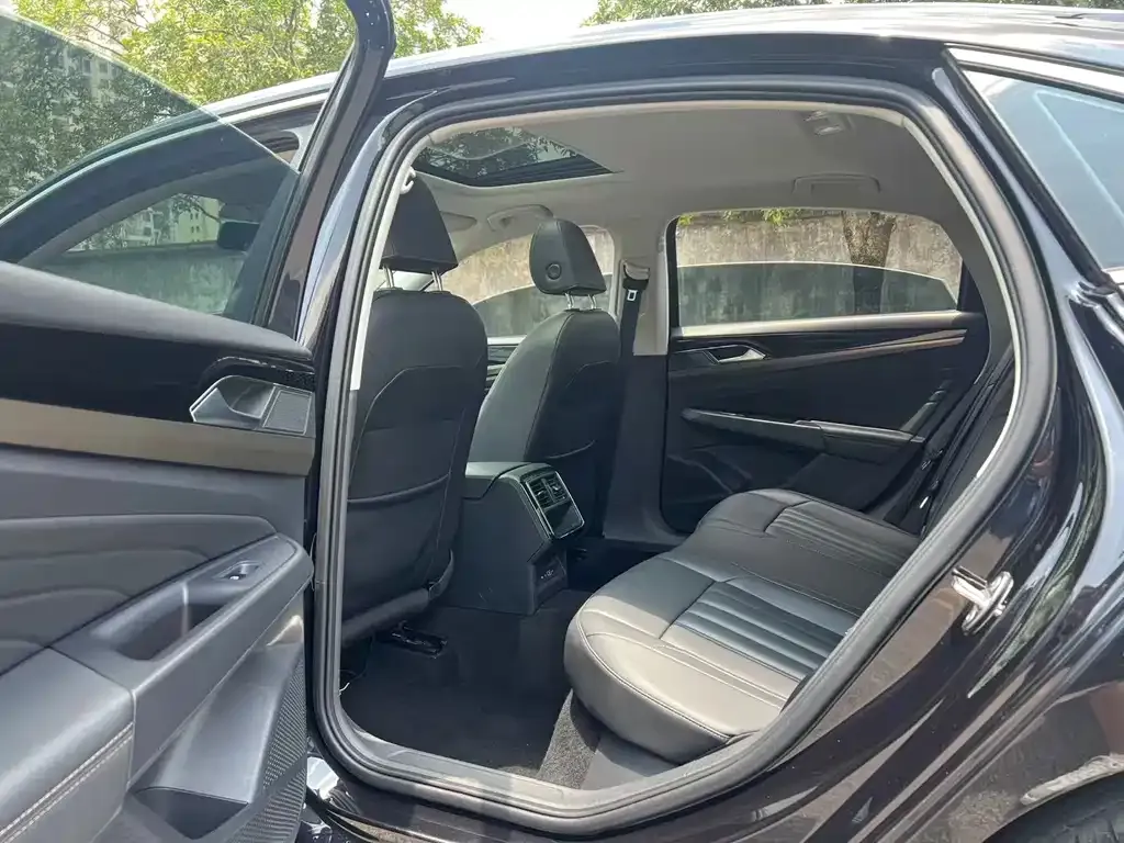 Volkswagen Passat 2021 из CN, фото 3