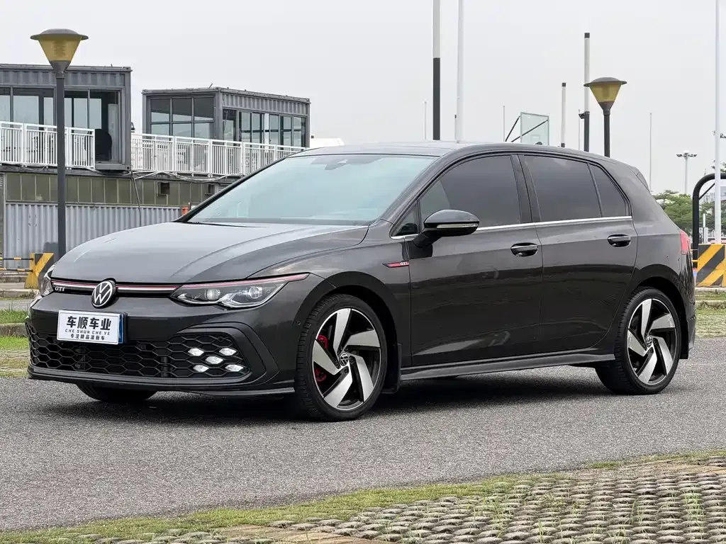 Volkswagen Golf GTI