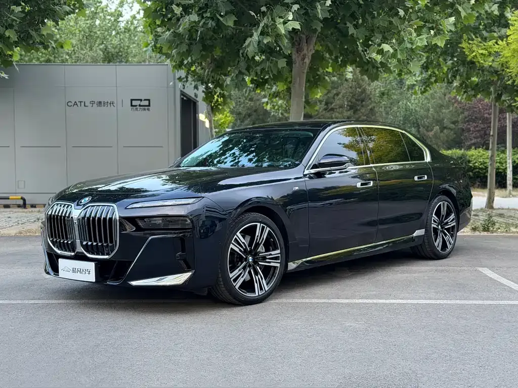 BMW 7 Series — фото 1