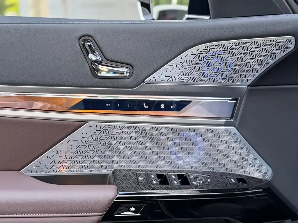 BMW 7 Series — фото 10