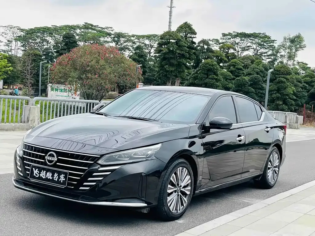 Nissan Teana — фото 1