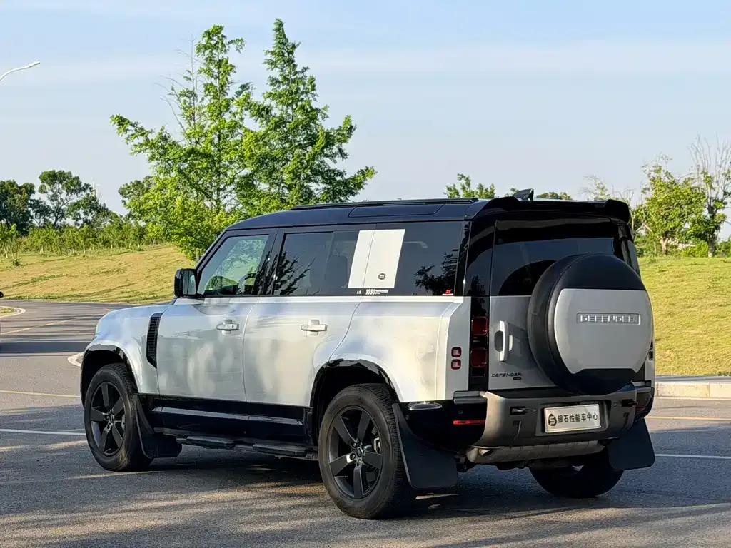 Land Rover Defender — фото 6