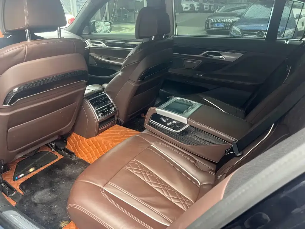 BMW 7 Series 2021 из CN, фото 7