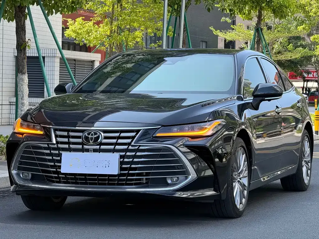 Toyota Avalon — фото 1