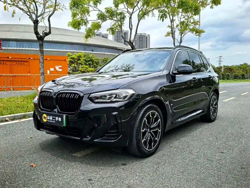 BMW iX3