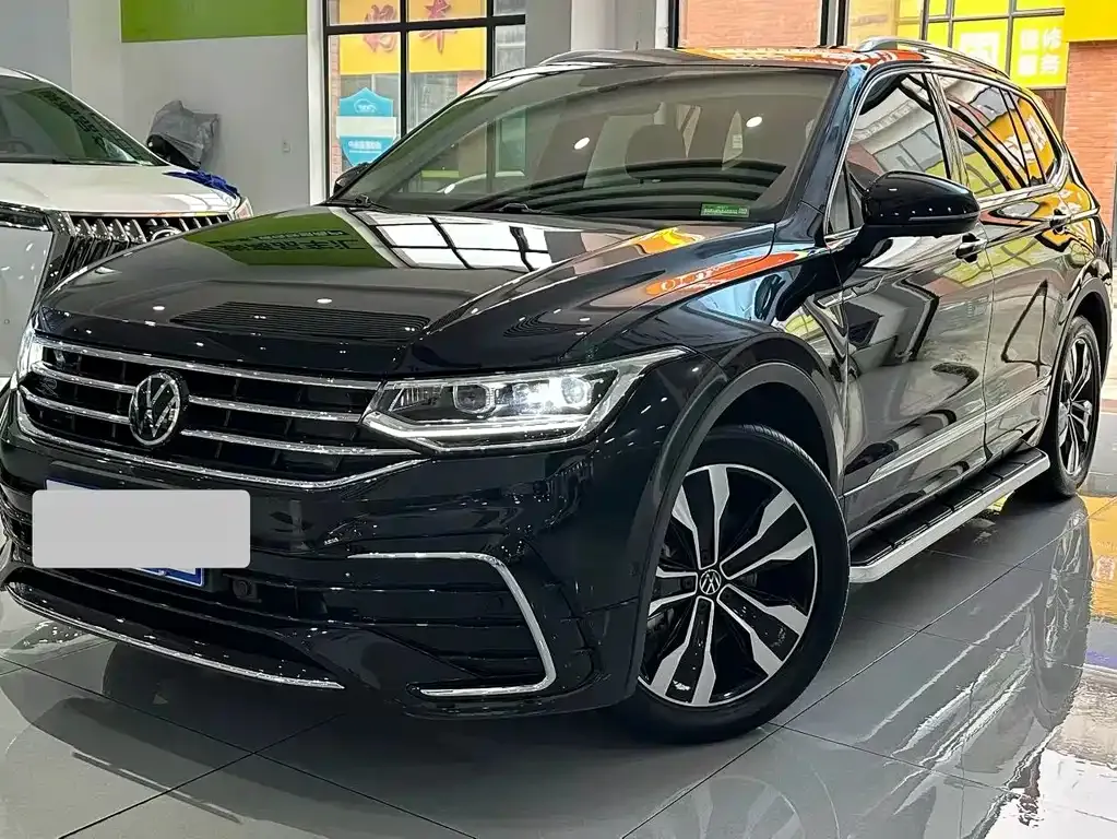 Volkswagen Tiguan L — фото 1