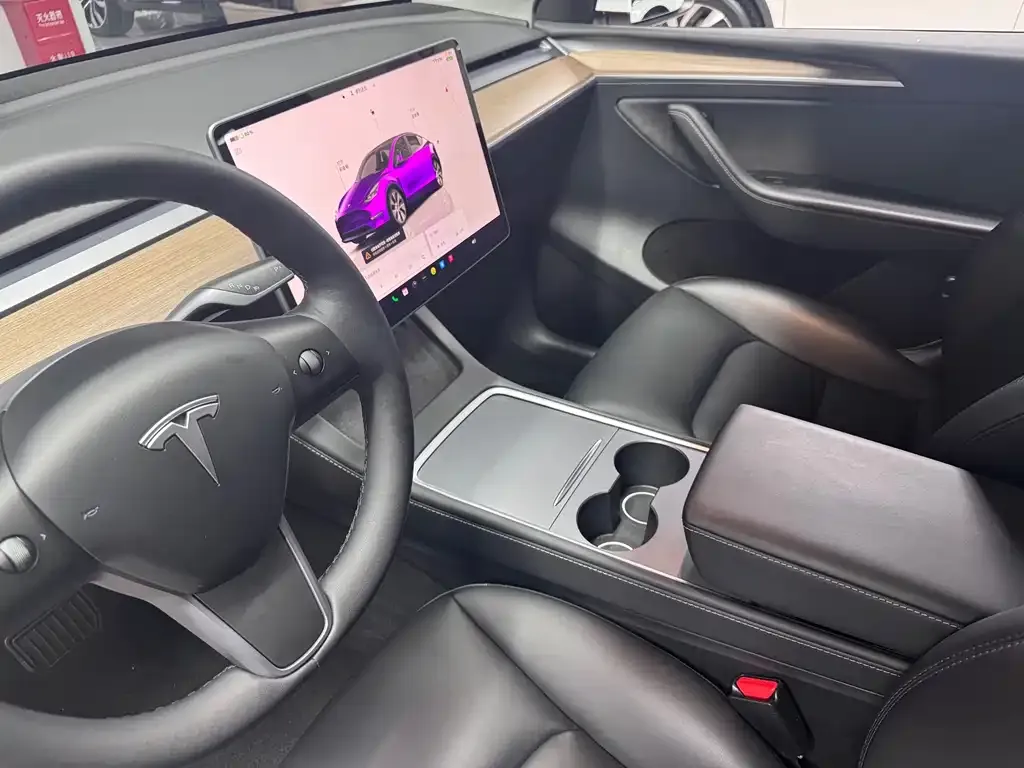 Tesla Model Y — фото 4