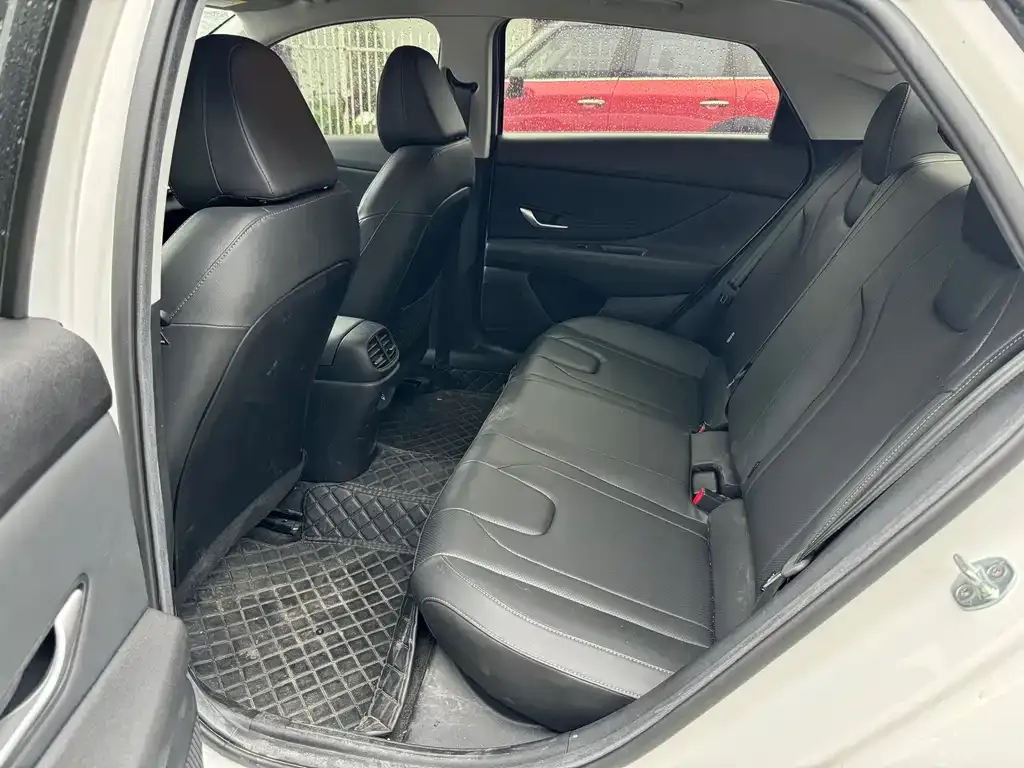 Hyundai Elantra — фото 7