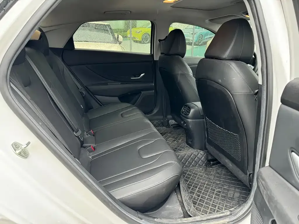 Hyundai Elantra — фото 3