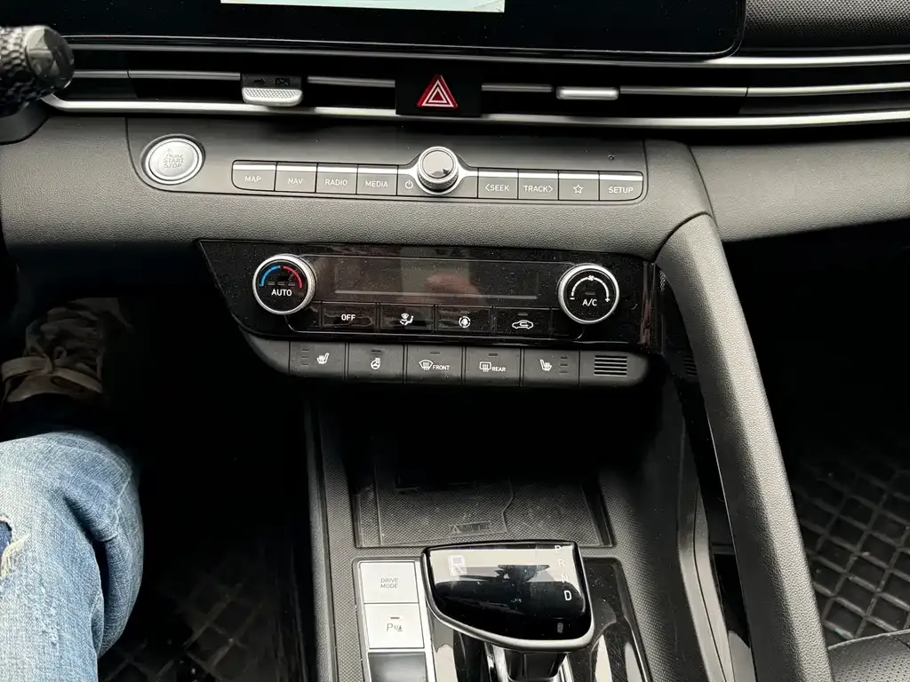 Hyundai Elantra — фото 6