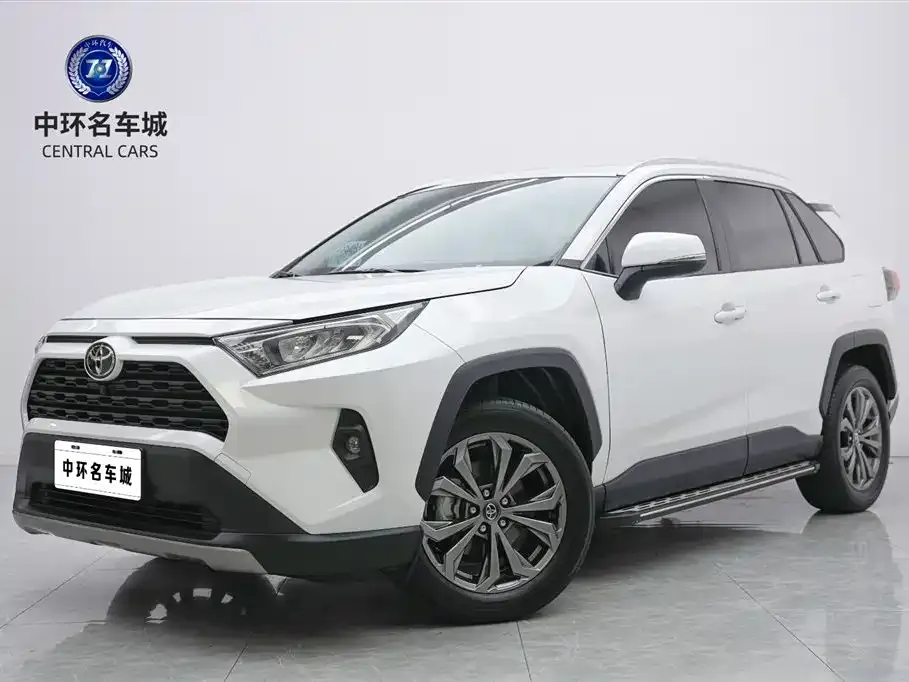 Toyota RAV4 — фото 1