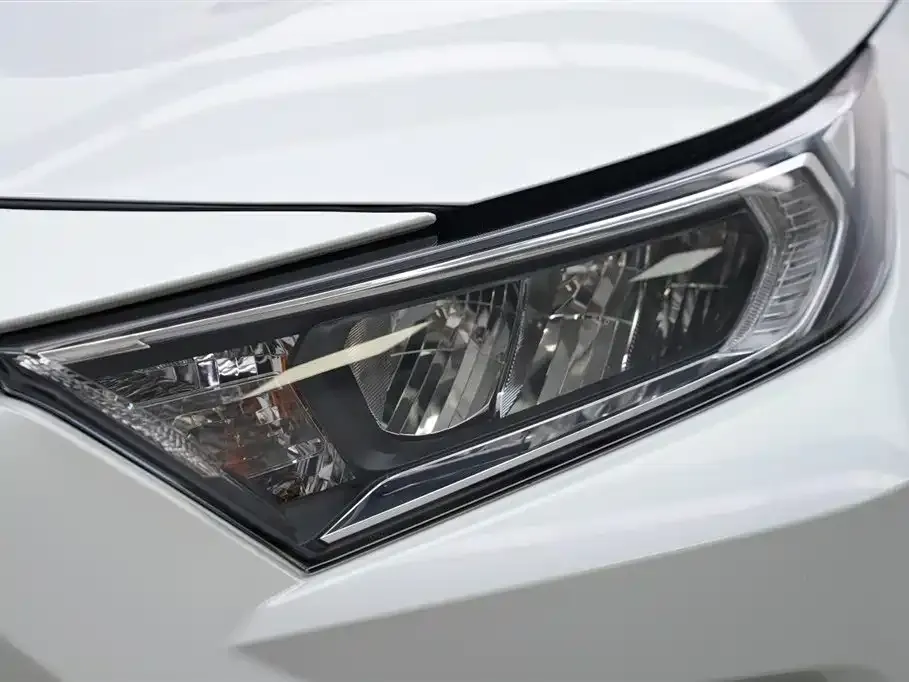 Toyota RAV4 — фото 10