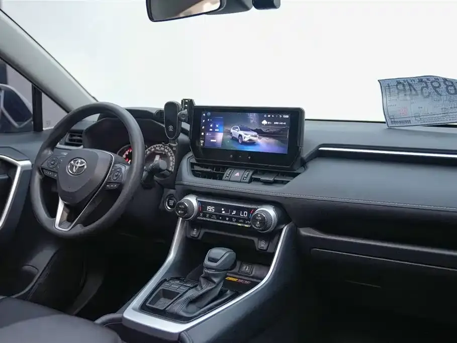Toyota RAV4 — фото 2