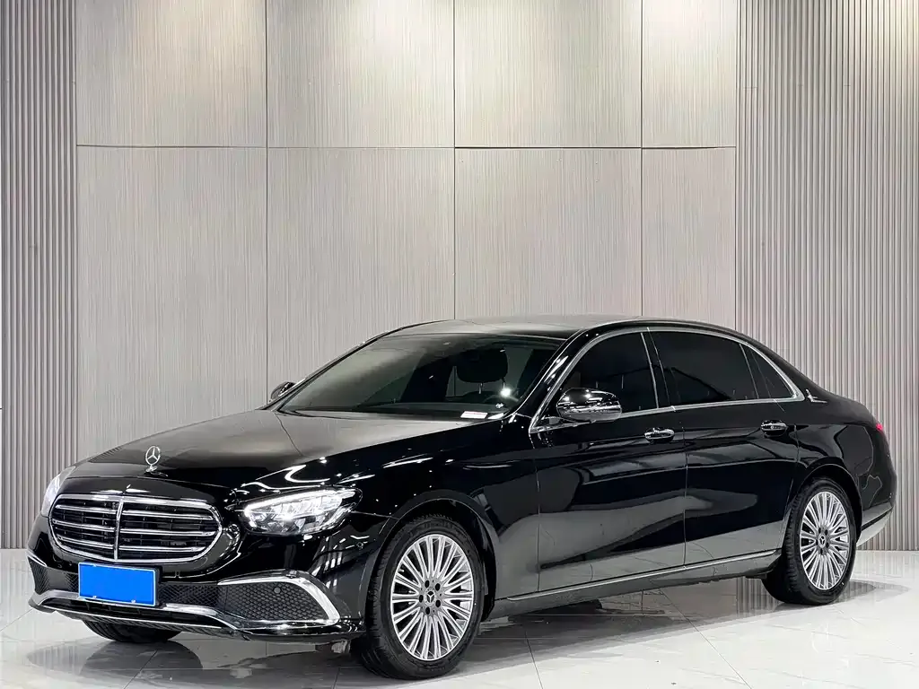 Mercedes-Benz E-Class — фото 1